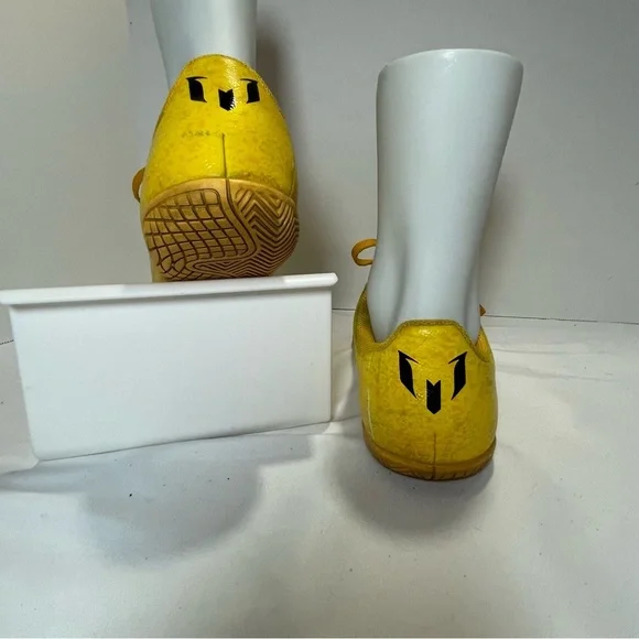 Adidas F5 indoor soccer shoes. Male size 6. Pre-owned. See photos for wear. - Picture 4 of 12